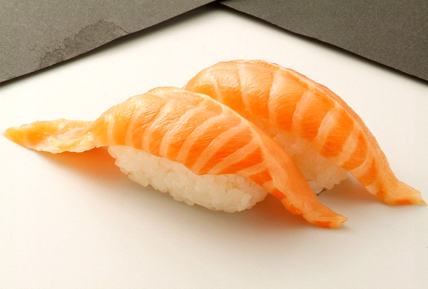 Sushi de salmão não é prato japonês